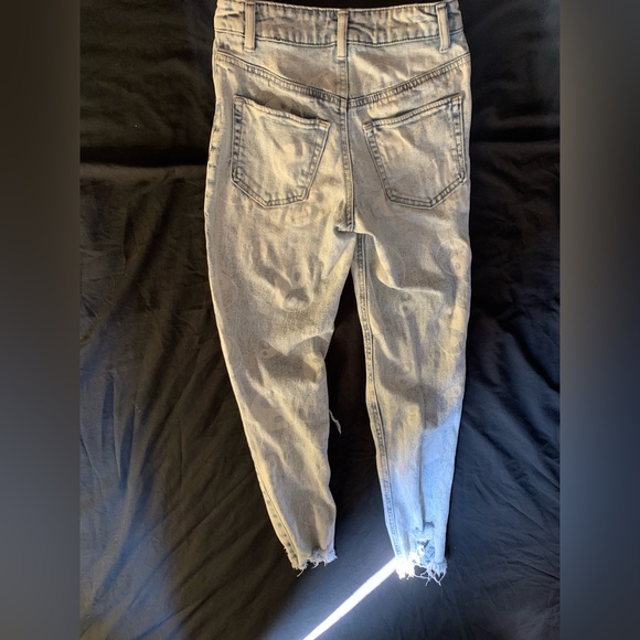 ripped skinny jeans with ying yang print - Picture 3 of 3